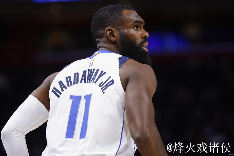 哈达威上场，沃特森被换下回更衣室